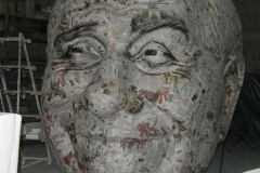 scultura in carta di giornale rinforzata con vetroresina