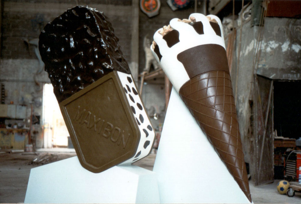 Mockup pubblicitario per il Parco Mirabilandia. Nella foto gli Ingrandimento dei gelati Maxbon e del cornetto.