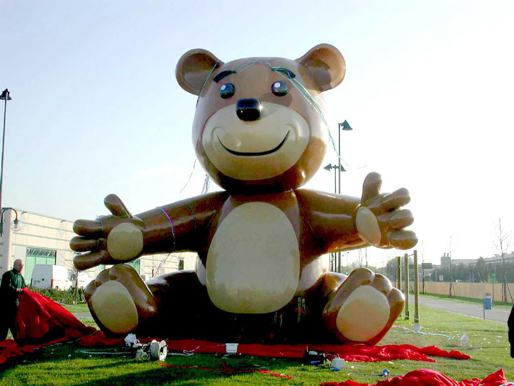 Orso di grande dimensione realizzato per un Centro Commerciale di Pescara